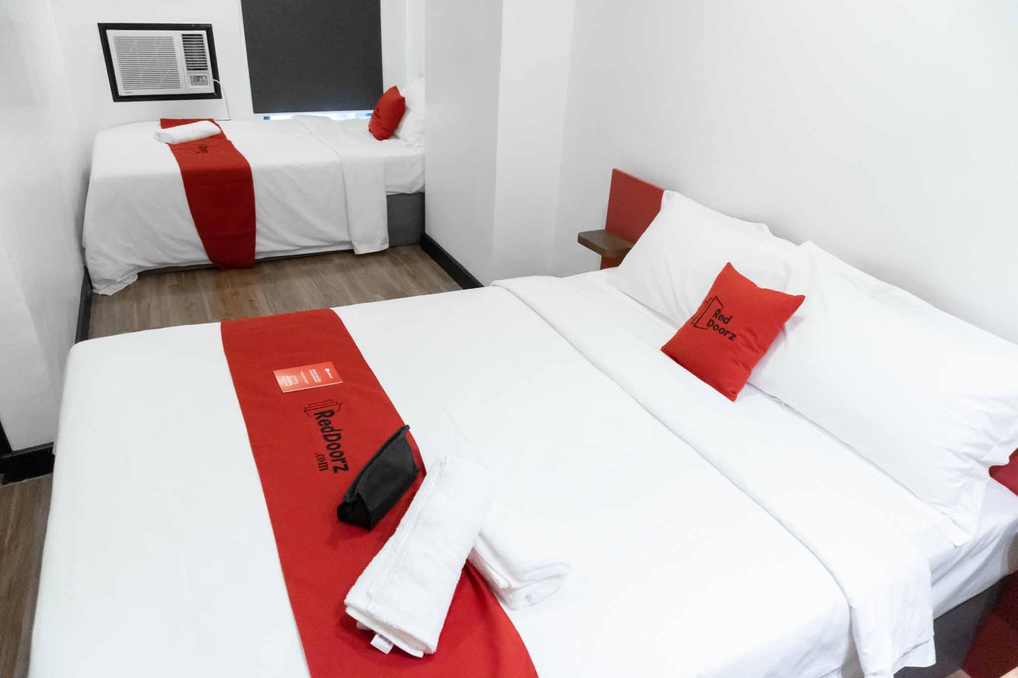 Reddoorz Plus At Mm Hotel Las Pinas Former Reddoorz Plus Near Bamboo Organ Exteriör bild