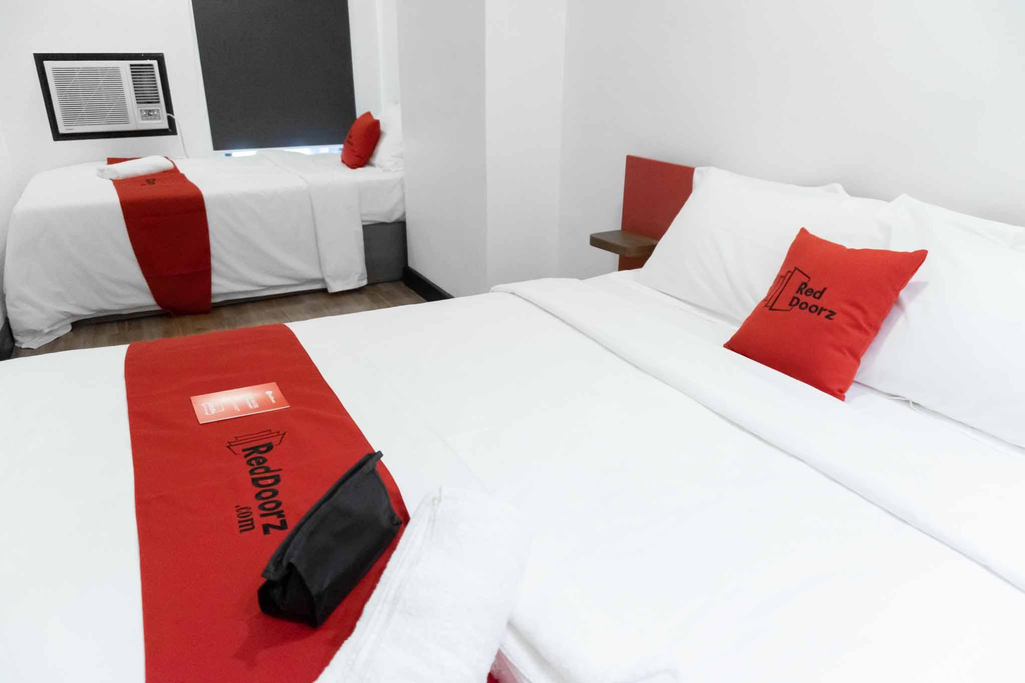Reddoorz Plus At Mm Hotel Las Pinas Former Reddoorz Plus Near Bamboo Organ Exteriör bild