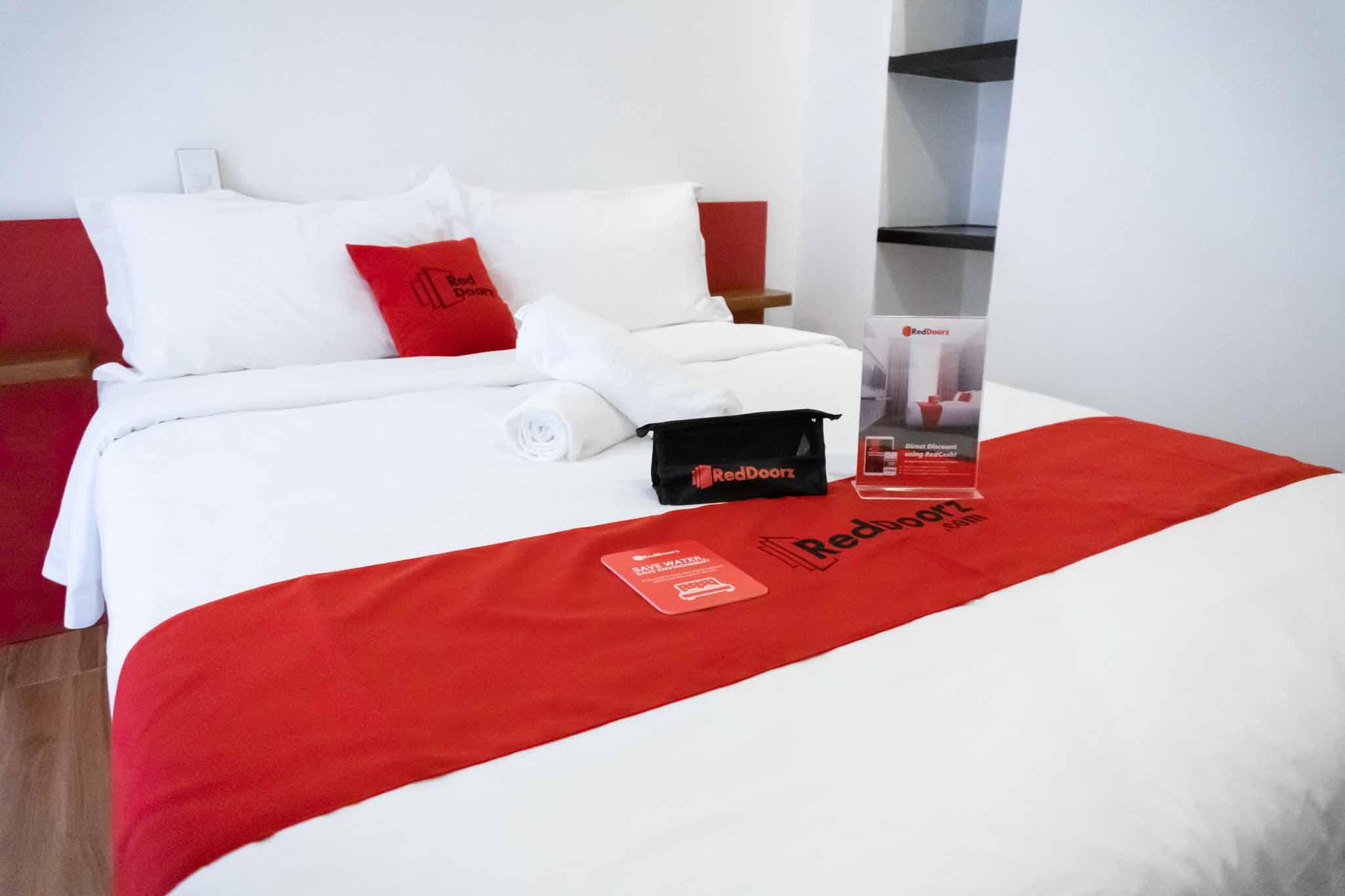 Reddoorz Plus At Mm Hotel Las Pinas Former Reddoorz Plus Near Bamboo Organ Exteriör bild