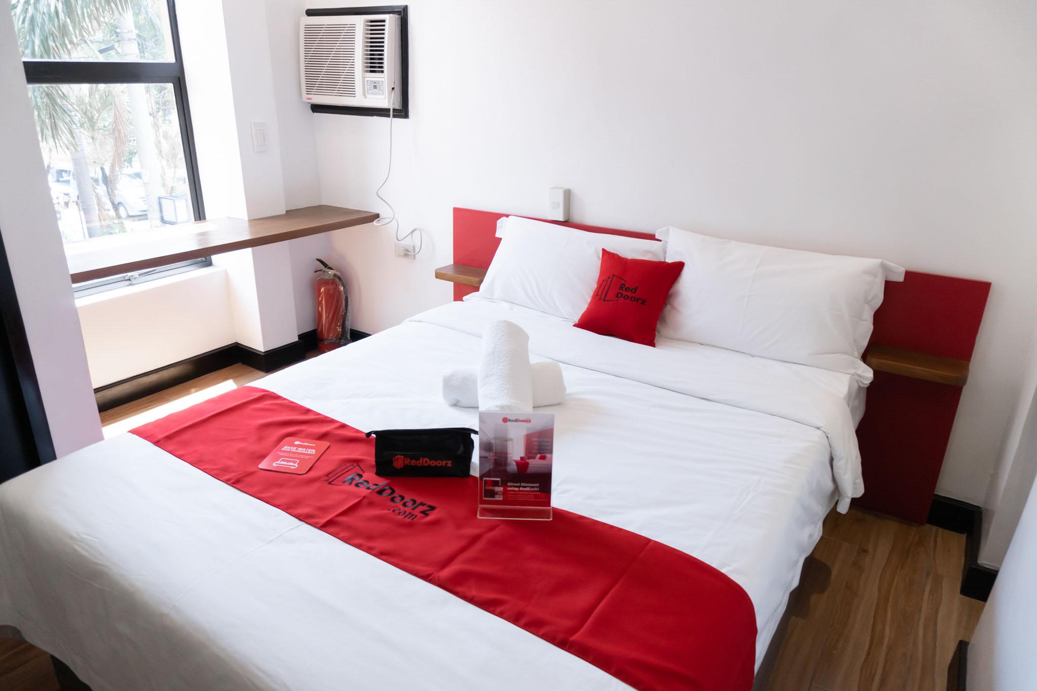 Reddoorz Plus At Mm Hotel Las Pinas Former Reddoorz Plus Near Bamboo Organ Exteriör bild
