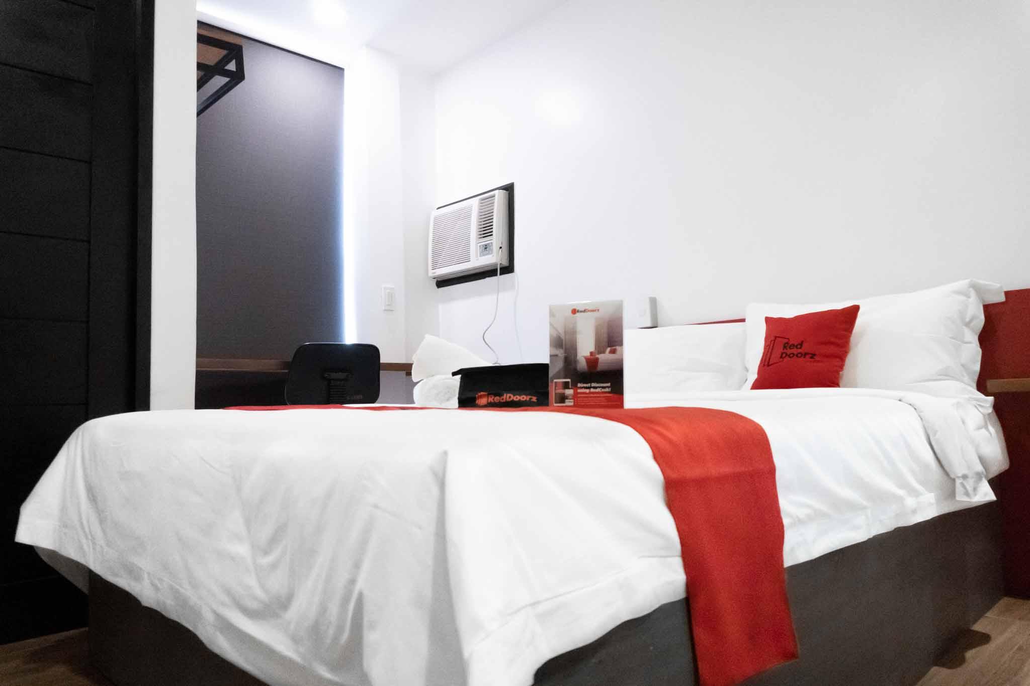 Reddoorz Plus At Mm Hotel Las Pinas Former Reddoorz Plus Near Bamboo Organ Exteriör bild