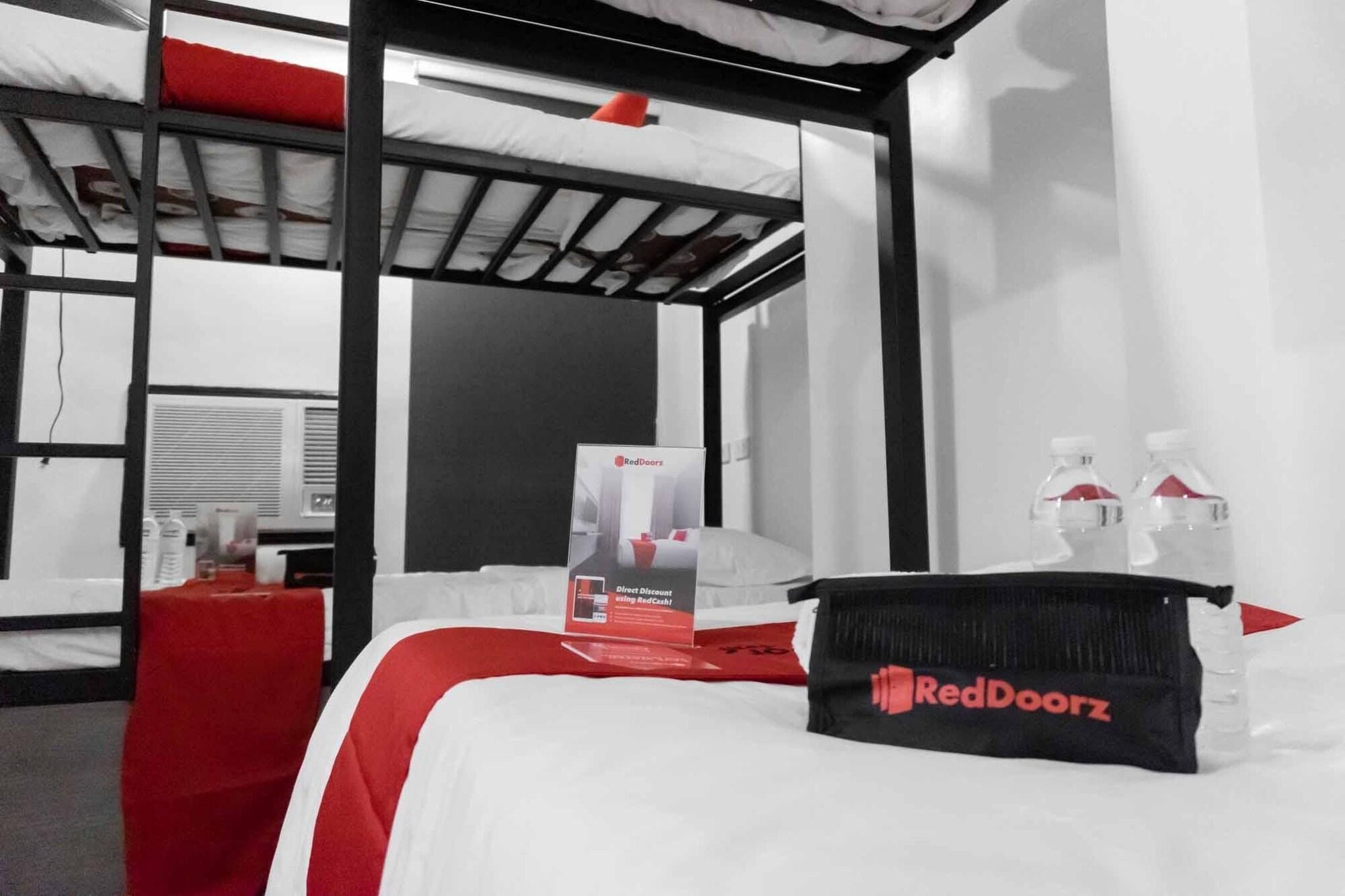 Reddoorz Plus At Mm Hotel Las Pinas Former Reddoorz Plus Near Bamboo Organ Exteriör bild