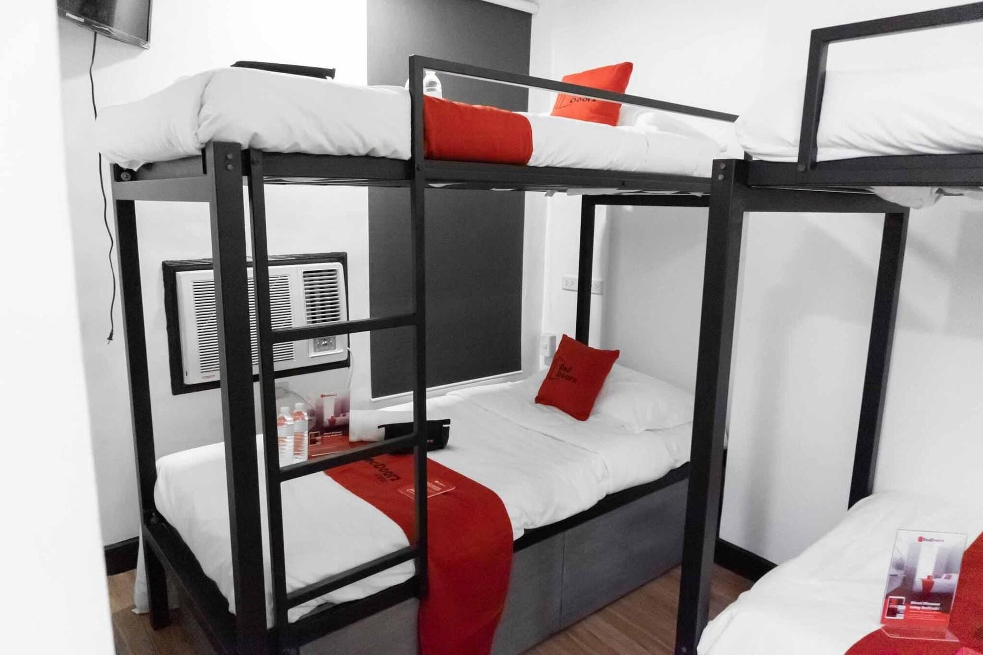 Reddoorz Plus At Mm Hotel Las Pinas Former Reddoorz Plus Near Bamboo Organ Exteriör bild