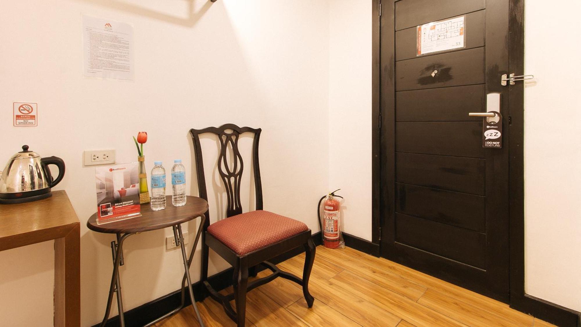 Reddoorz Plus At Mm Hotel Las Pinas Former Reddoorz Plus Near Bamboo Organ Exteriör bild