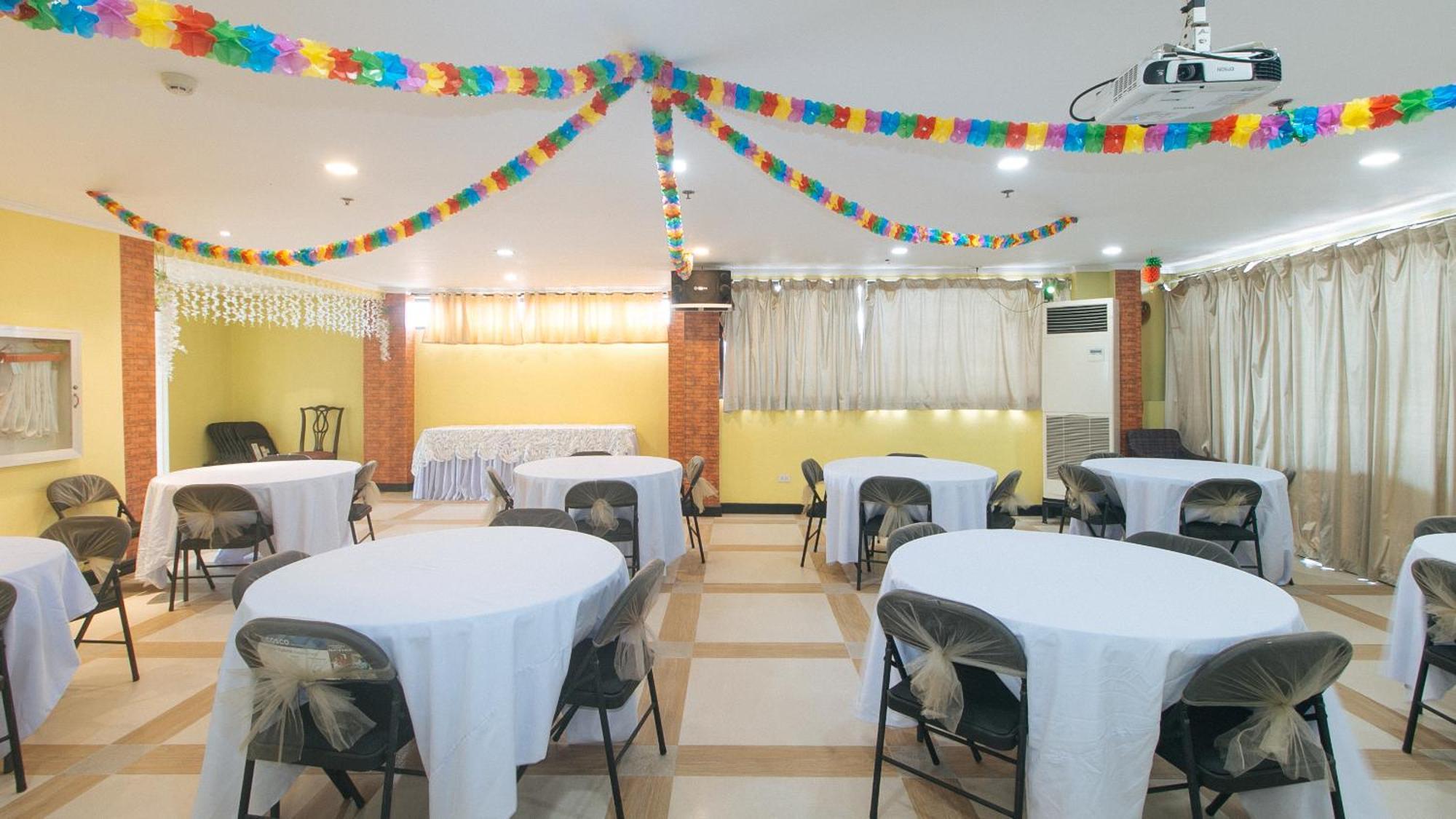 Reddoorz Plus At Mm Hotel Las Pinas Former Reddoorz Plus Near Bamboo Organ Exteriör bild