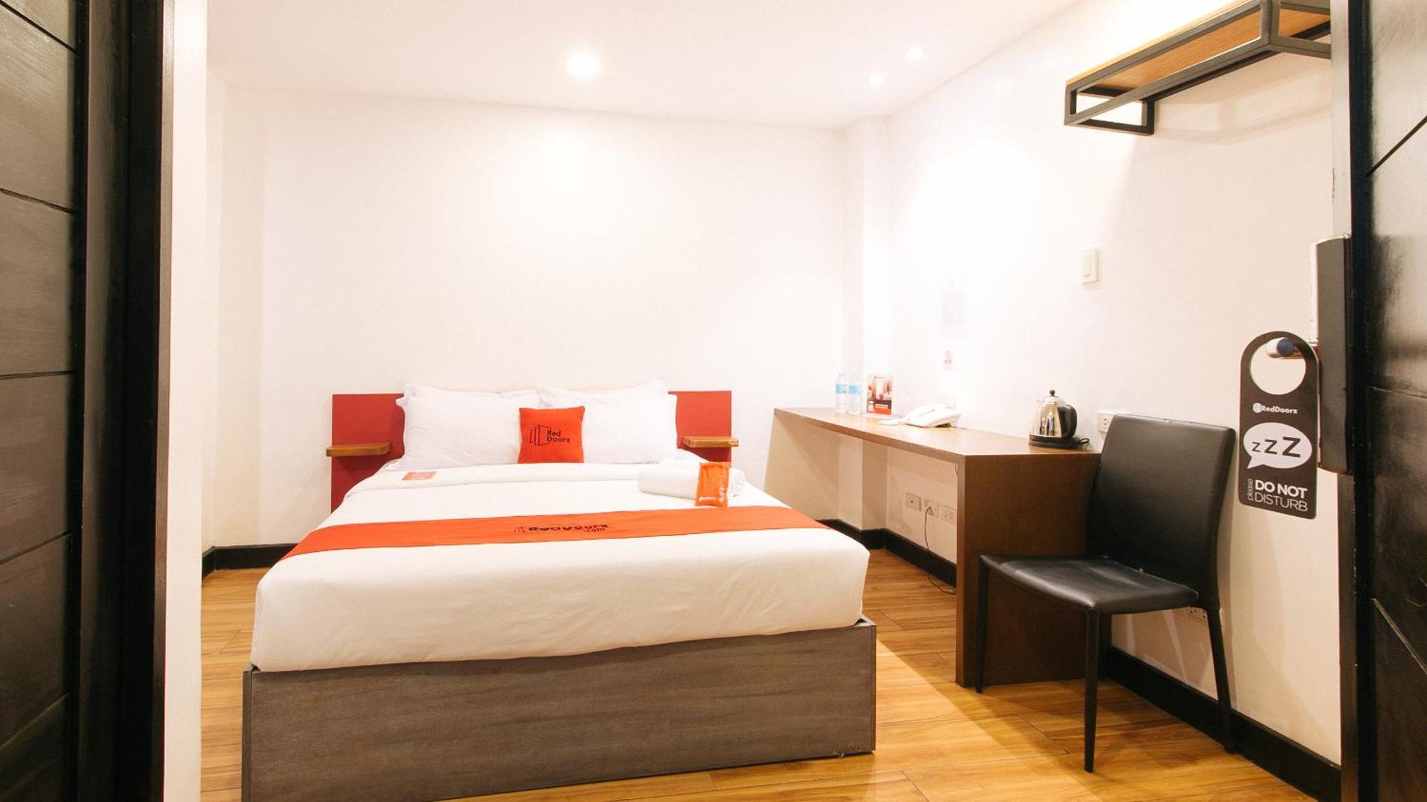 Reddoorz Plus At Mm Hotel Las Pinas Former Reddoorz Plus Near Bamboo Organ Exteriör bild