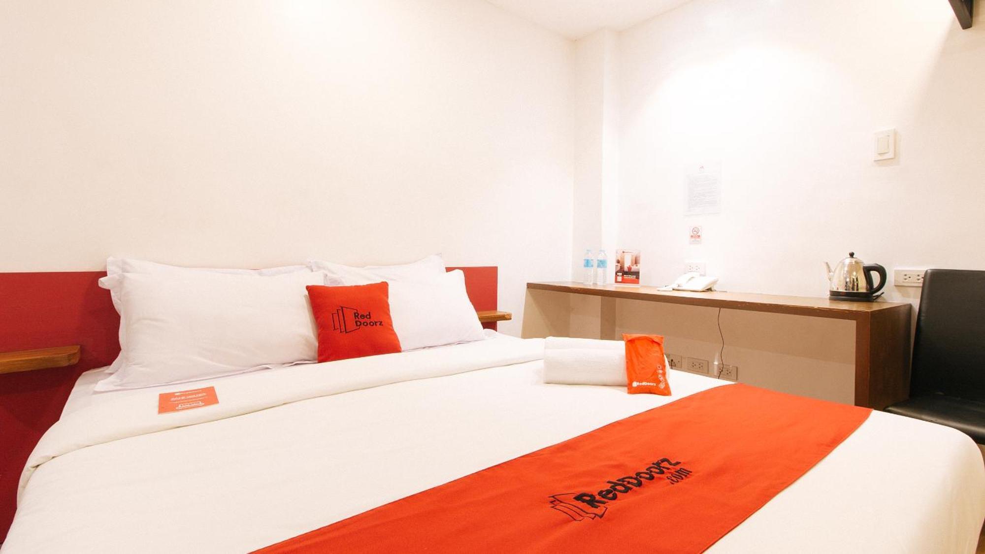Reddoorz Plus At Mm Hotel Las Pinas Former Reddoorz Plus Near Bamboo Organ Exteriör bild