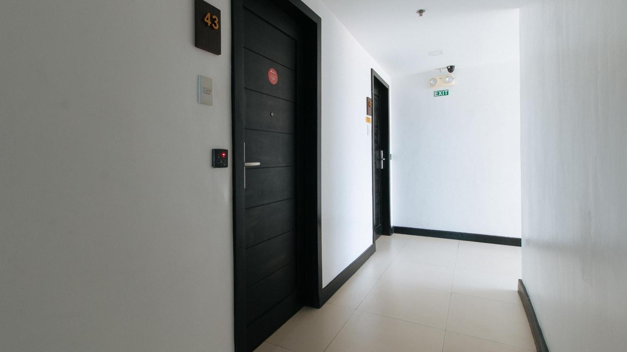 Reddoorz Plus At Mm Hotel Las Pinas Former Reddoorz Plus Near Bamboo Organ Exteriör bild