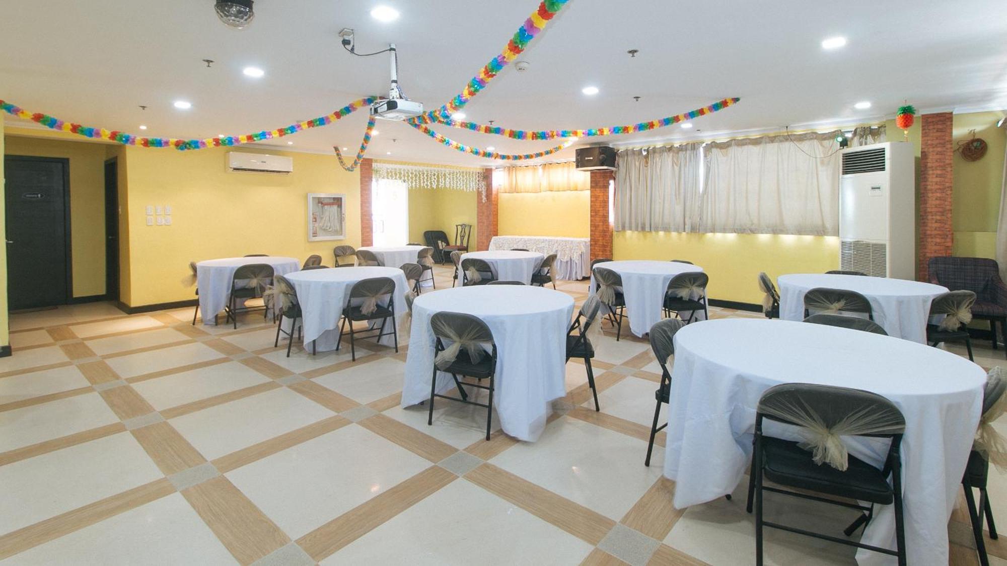 Reddoorz Plus At Mm Hotel Las Pinas Former Reddoorz Plus Near Bamboo Organ Exteriör bild