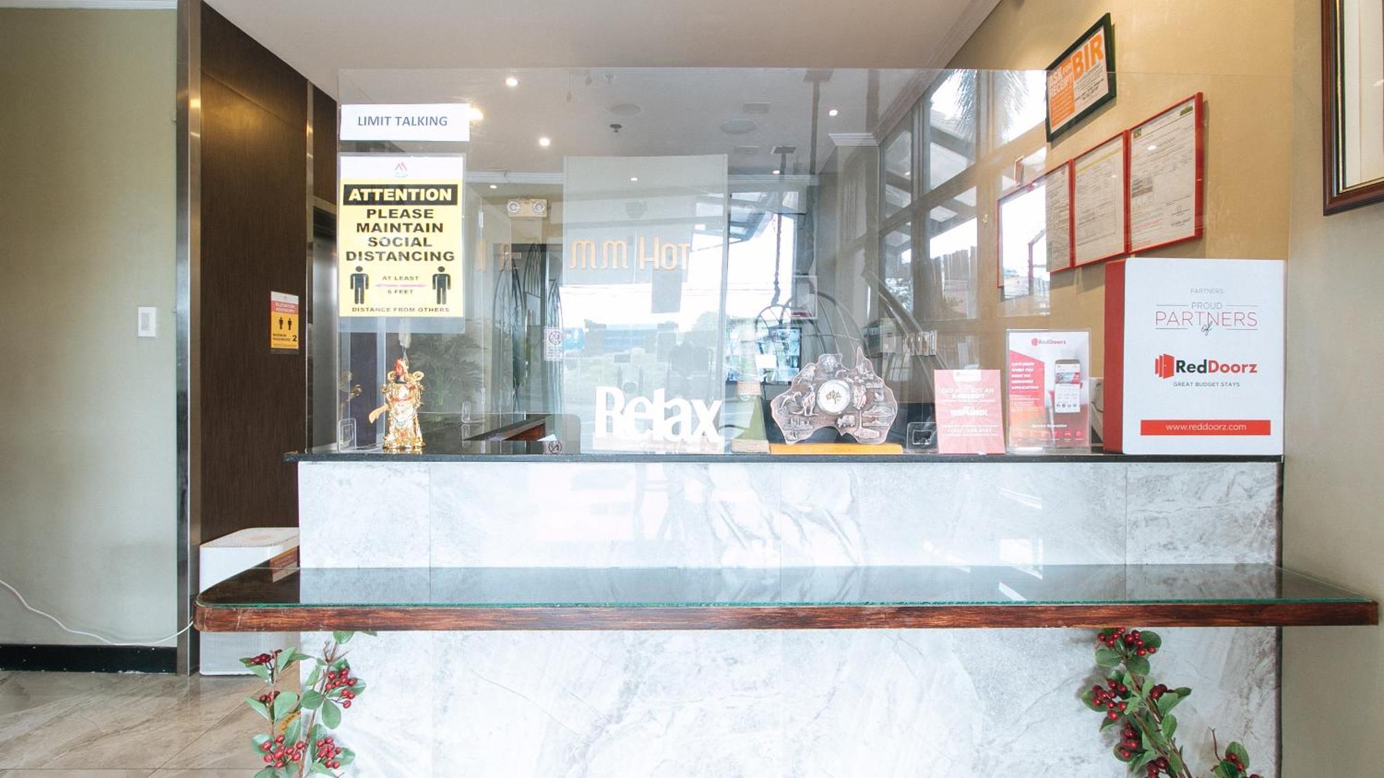 Reddoorz Plus At Mm Hotel Las Pinas Former Reddoorz Plus Near Bamboo Organ Exteriör bild