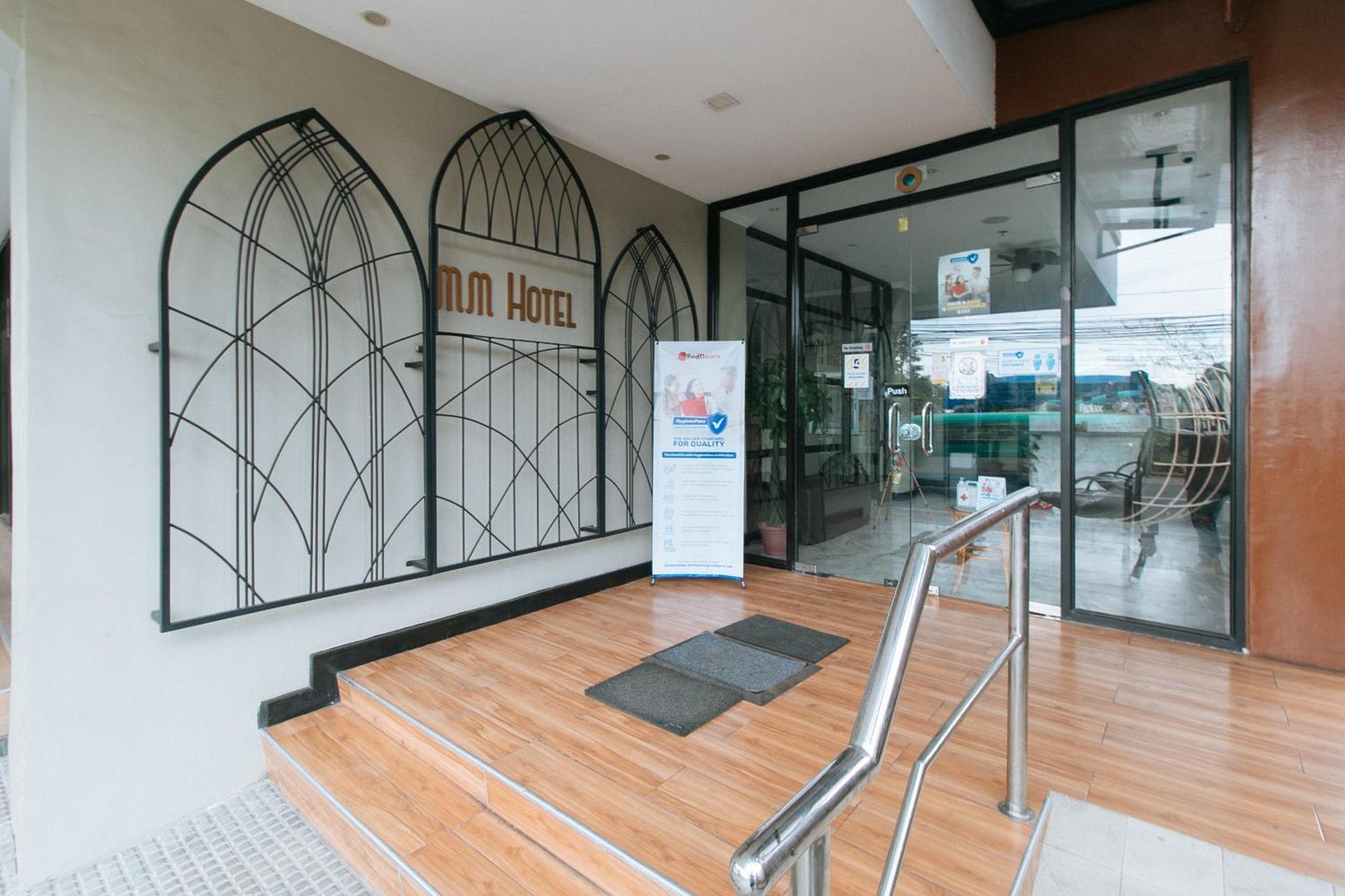 Reddoorz Plus At Mm Hotel Las Pinas Former Reddoorz Plus Near Bamboo Organ Exteriör bild